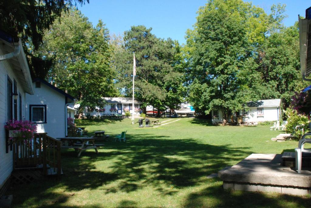 Bayfield River Cottage Colony Inc Bluewater Exterior photo